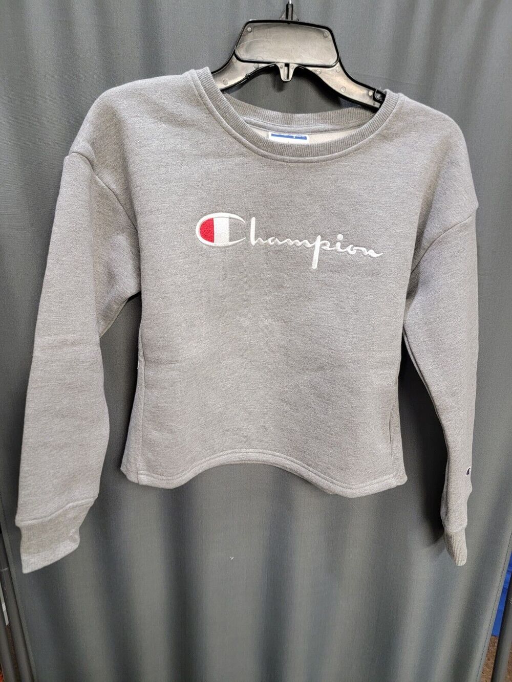 Champion Girl's Oversized Cropped Sweatshirt Size Large Gray Logo Spellout b99